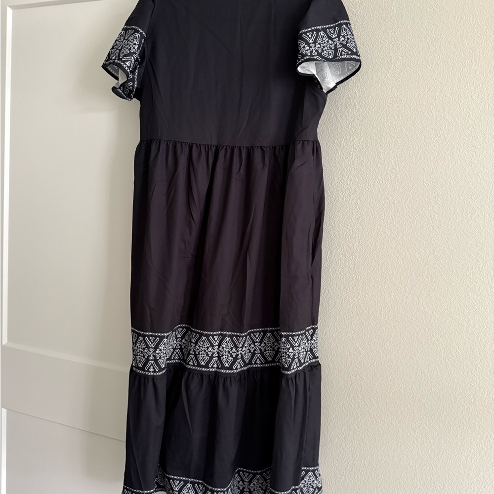 Black and White Embroidered Women's Dress - Picture 2 of 2